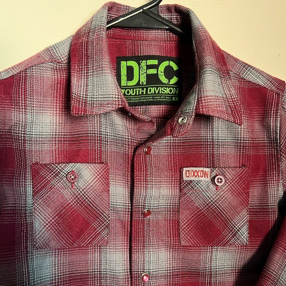 Dixxon boys size small Pinot